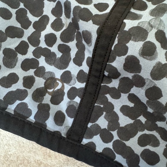 Lululemon Tracker Short III *4-way Stretch size 8 - Picture 5 of 5